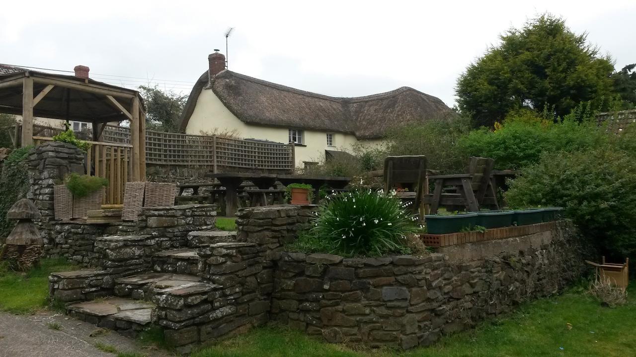 Duke Of York Hotel Dolton Exterior foto